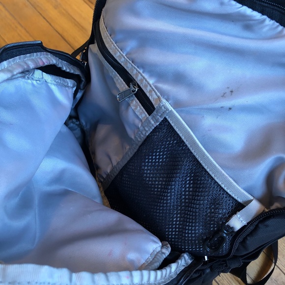 Patagonia WMNS Refugio 26L Backpack - Picture 6 of 9